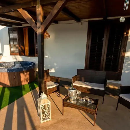 Baia Marina With Private Jacuzzi Балестрате